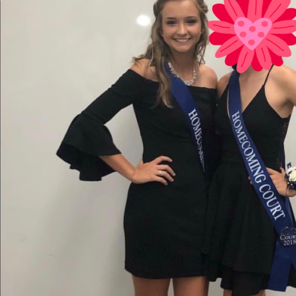Off the shoulder hoco dress!!